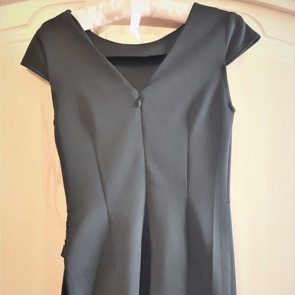 🔥 Suzy Shier little black dress with cap sleeve. - Picture 7 of 11